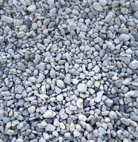 Livraison de galet de plage pour votre décoration extérieure à Fréjus