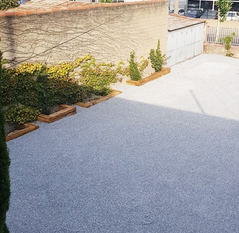 reloger son jardin avec des graviers décoratifs et objets déco à Istres