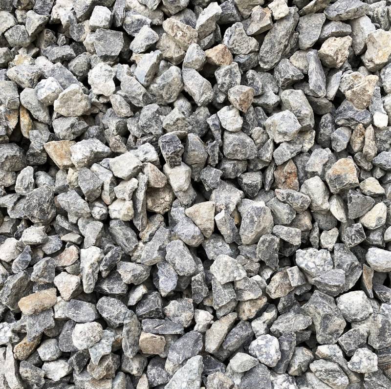 Un jardin en gravier de couleur beau et convivial à Ensues