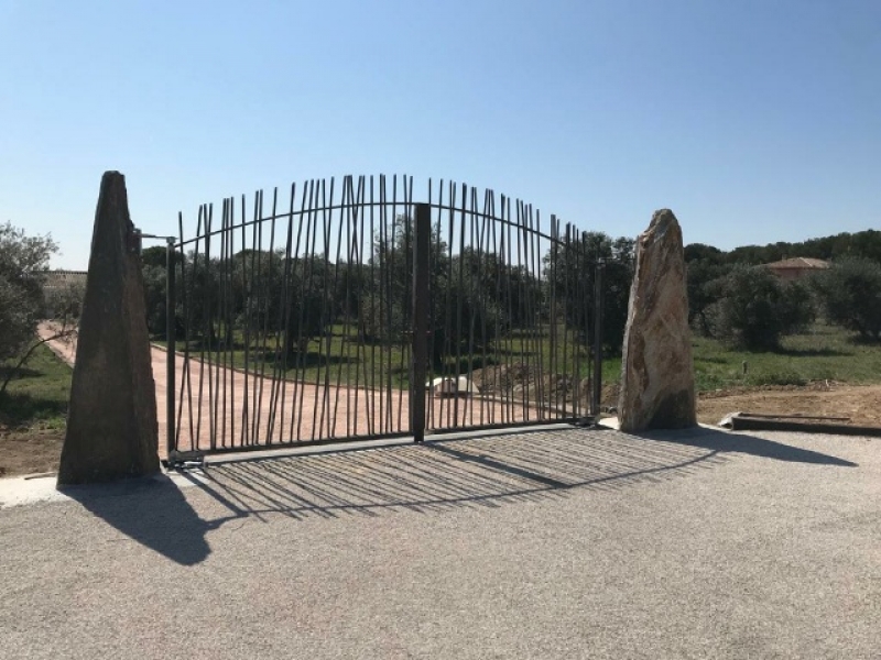 Acheter un menhir décoratif pour sublimer son jardin à Aix-en-Provence