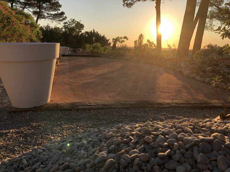 Comment réaliser un terrain de pétanque à domicile à Lyon